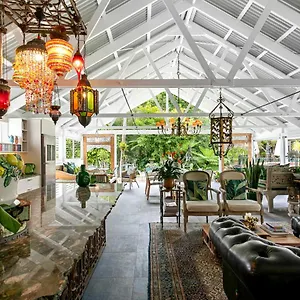 https://noosa-valley-manor-bb.hotelssunshinecoast.net